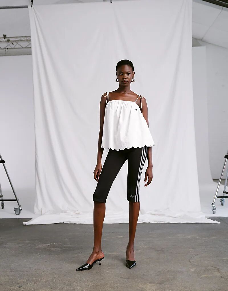 Капри adidas Originals x ASOS черного цвета
Капри adidas Originals x ASOS черного цвета