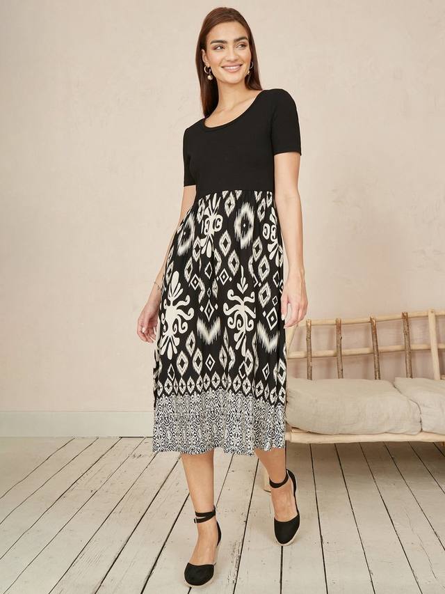 Платье-футболка с юбкой ikat Yumi, черный
Платье-футболка с юбкой ikat Yumi, черный