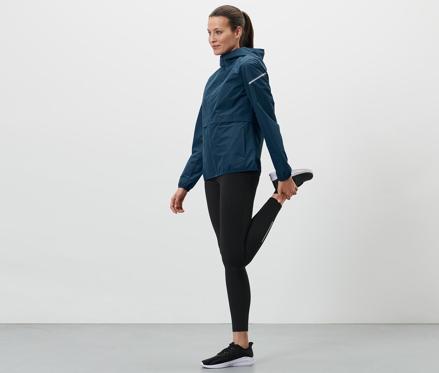 Ветрозащитная беговая куртка Tchibo, темно-синий
Ветрозащитная беговая куртка Tchibo, темно-синий