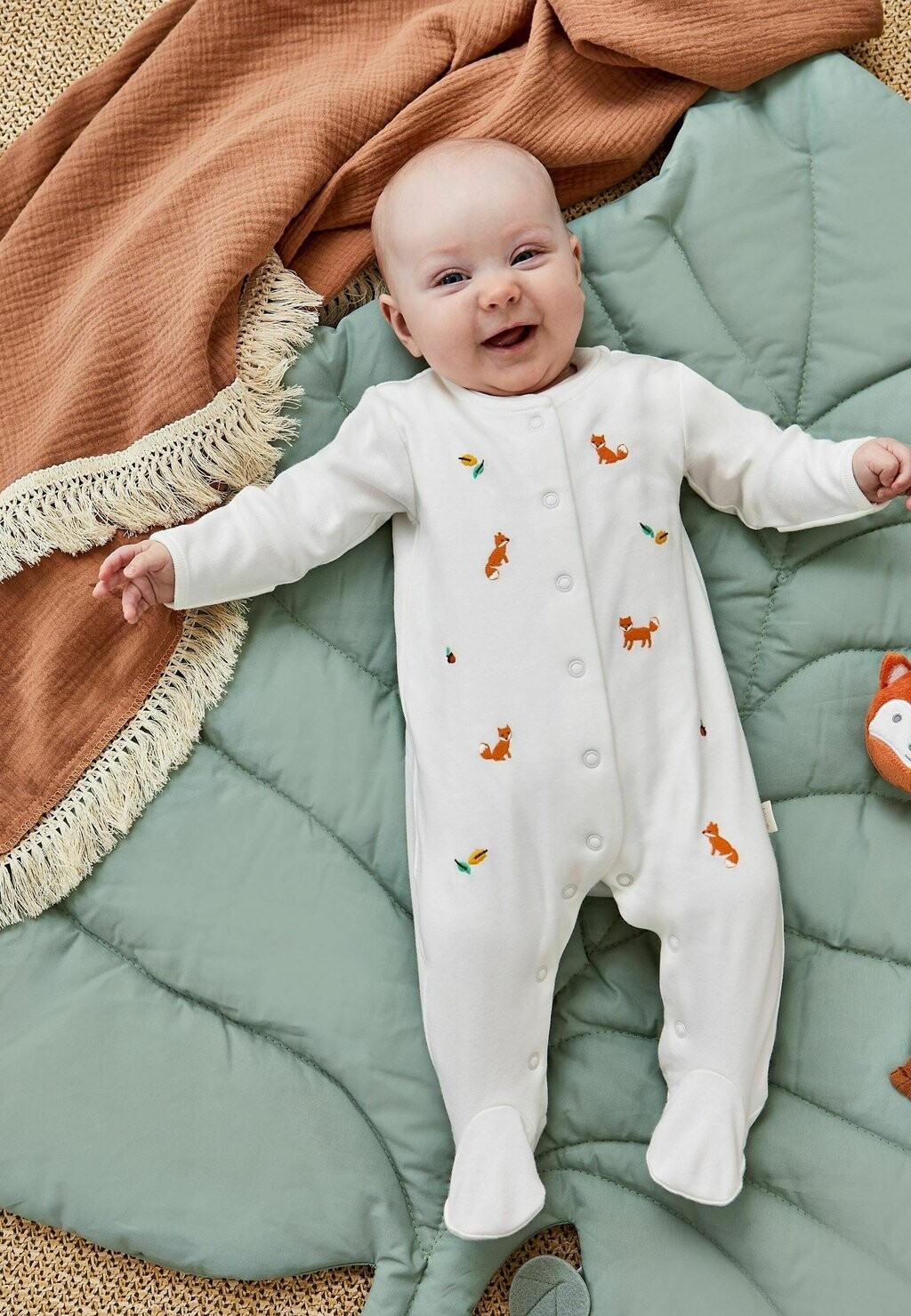 Комбинезон WOODLAND EMBROIDERED JoJo Maman Bébé, цвет cream 
Комбинезон WOODLAND EMBROIDERED JoJo Maman Bébé, цвет cream