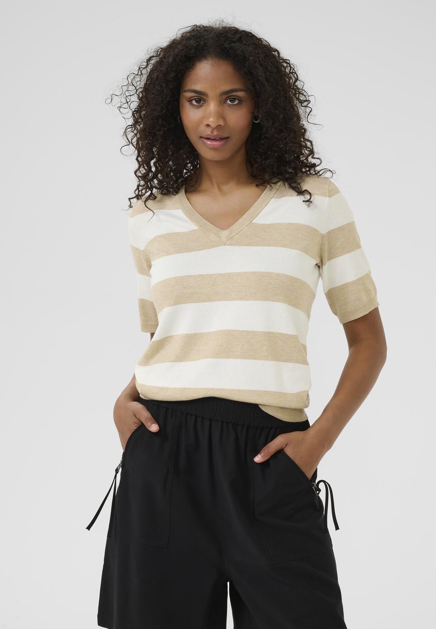 Футболка Kaffe LIZZA STRIPED V-NECK, Feather Gray Chalk Wide Stripe/Beige
Футболка Kaffe LIZZA STRIPED V-NECK, Feather Gray Chalk Wide Stripe/Beige