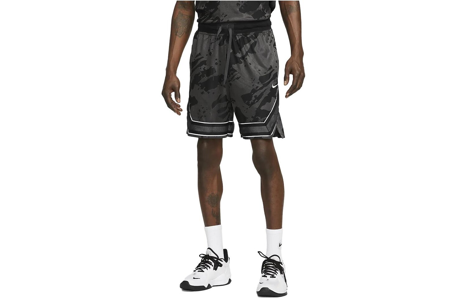 Мужские баскетбольные шорты Nike, цвет Black
Мужские баскетбольные шорты Nike, цвет Black