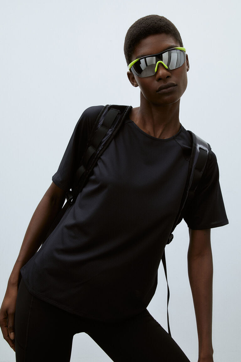 Спортивная футболка drymove mesh H&M, черный
Спортивная футболка drymove mesh H&M, черный