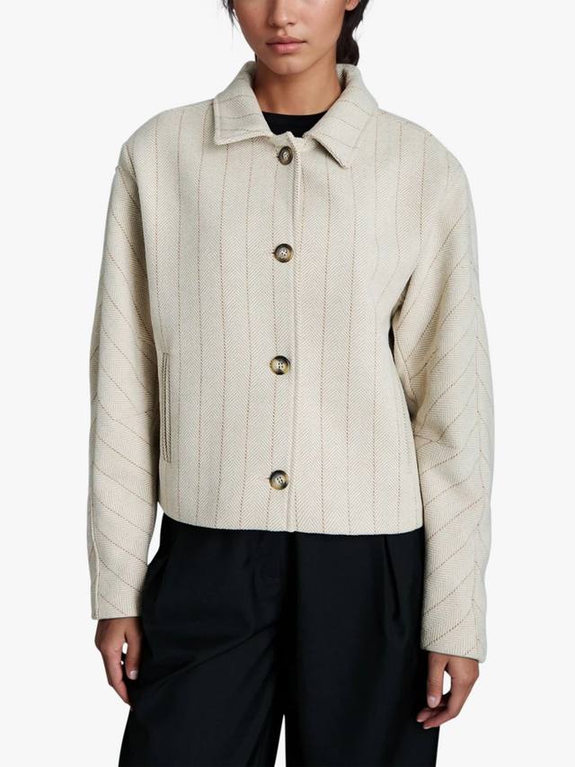 Кропированная приталенная куртка из шерсти в ёлочку EAST 42ND
Кропированная приталенная куртка из шерсти в ёлочку EAST 42ND