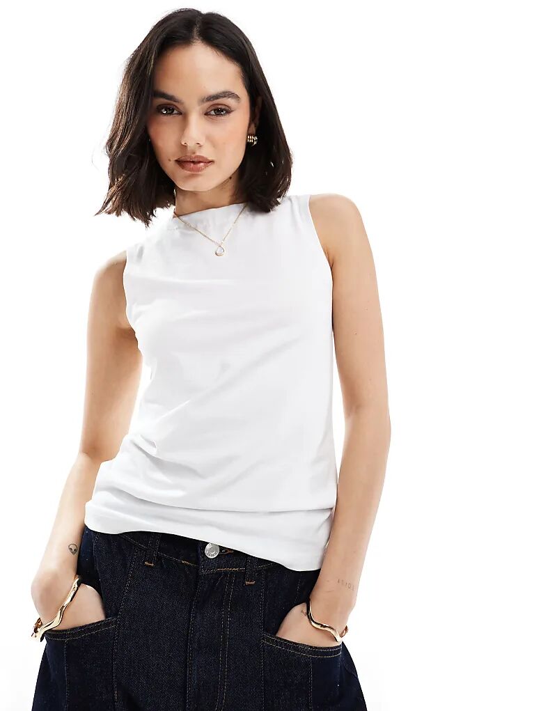 Трикотажный топ без рукавов с вырезом-лодочкой белого цвета Vero Moda
Трикотажный топ без рукавов с вырезом-лодочкой белого цвета Vero Moda