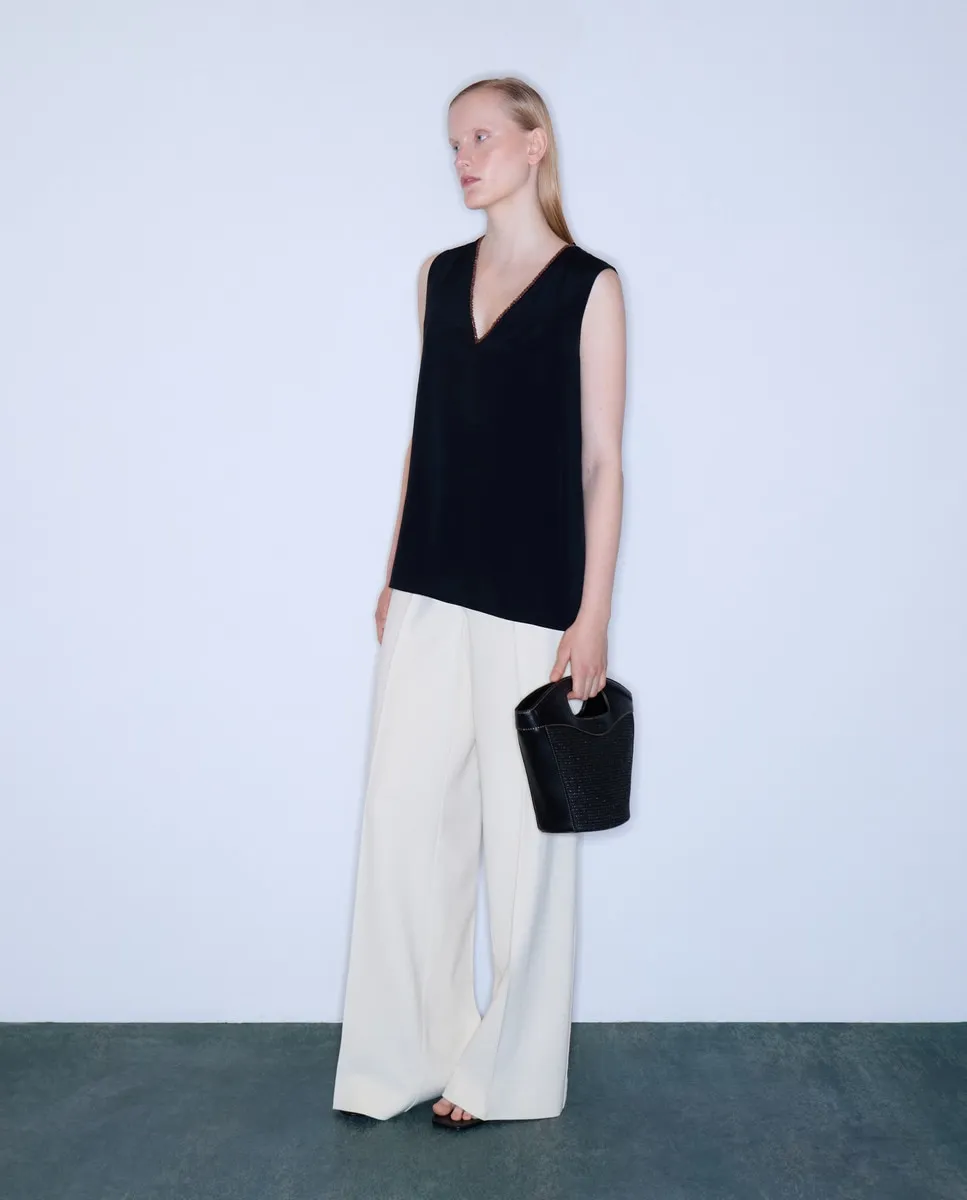 Женский топ без рукавов с отделкой Woman Limited El Corte Inglés, черный
Женский топ без рукавов с отделкой Woman Limited El Corte Inglés, черный