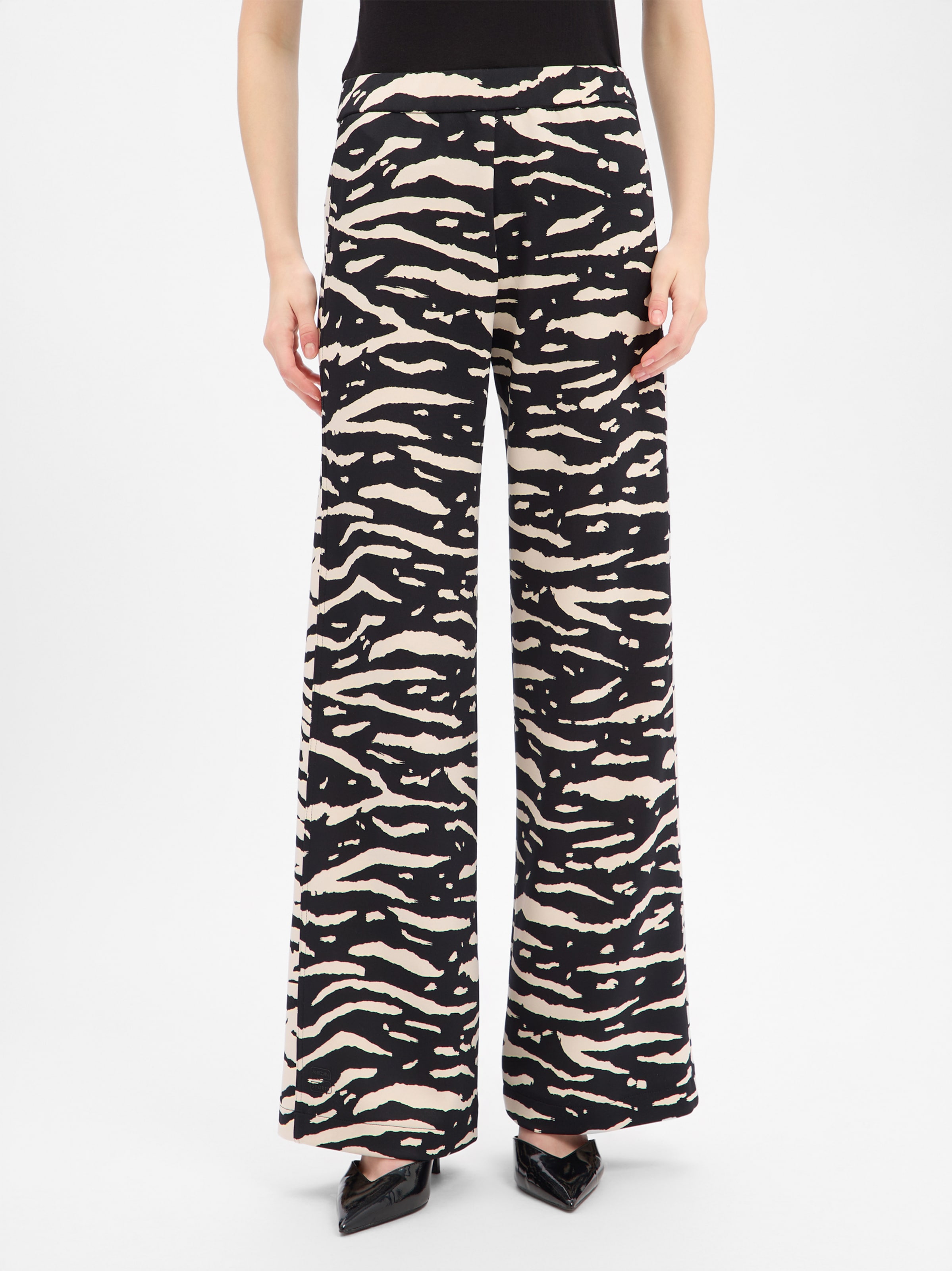 Marc Cain Брюки Regular черного цвета
Marc Cain Брюки Regular черного цвета