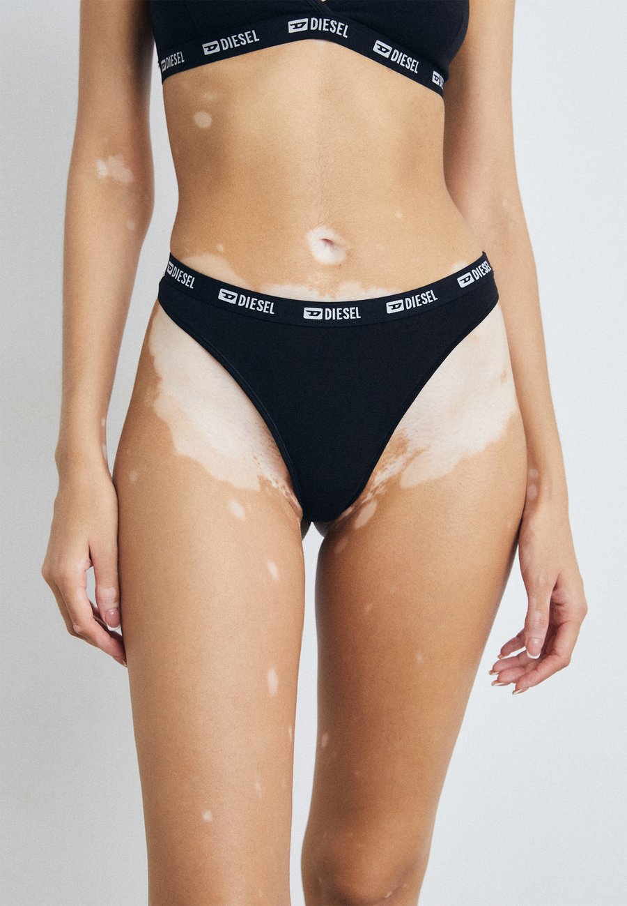 Трусы Diesel STARS BOX 3 PACK, Schwarz/Black
Трусы Diesel STARS BOX 3 PACK, Schwarz/Black