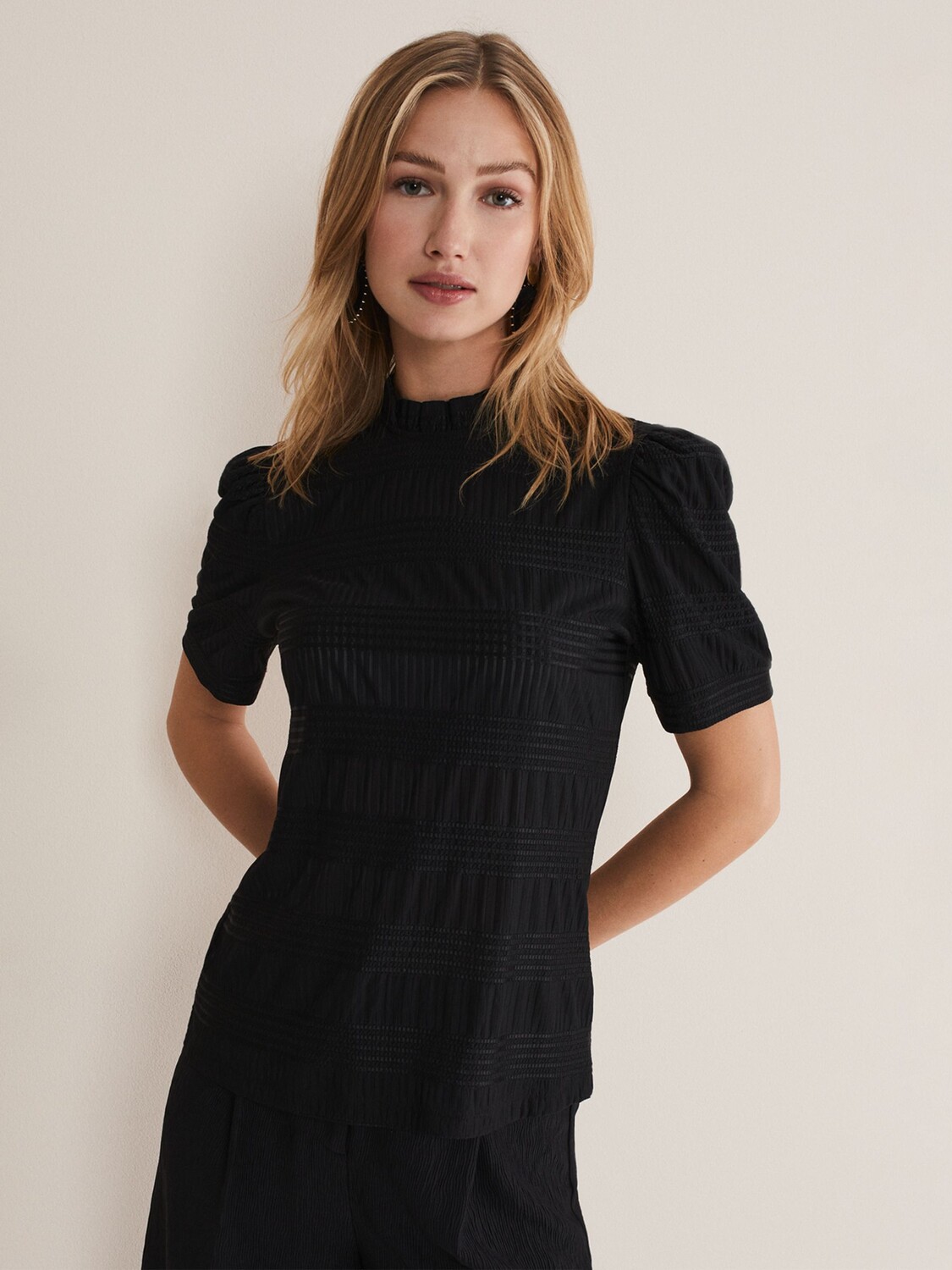 Топ с высоким воротником Samiha Phase Eight, черный 
Топ с высоким воротником Samiha Phase Eight, черный