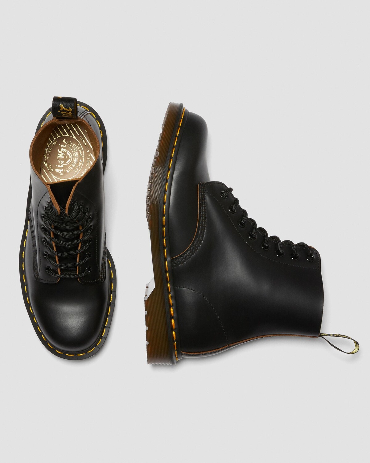 Ботинки мужские Dr. Martens 1460 винтажные на шнуровке, черный
Ботинки мужские Dr. Martens 1460 винтажные на шнуровке, черный