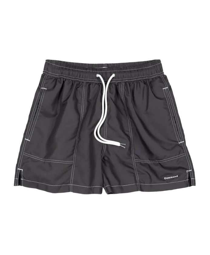 Шоколадные мини-шорты с логотипом: стильный и удобный дизайн. Edmmond Studios, черный
Шоколадные мини-шорты с логотипом: стильный и удобный дизайн. Edmmond Studios, черный