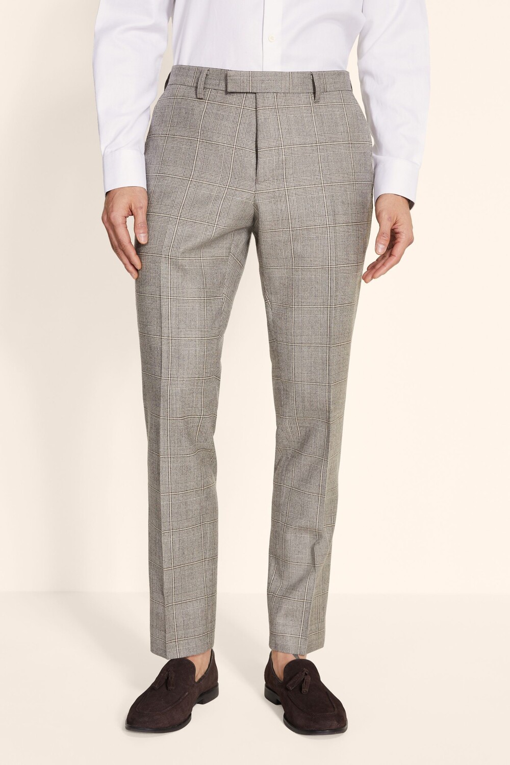 Телесный костюм нейтрального кроя и брюки в клетку MOSS
Телесный костюм нейтрального кроя и брюки в клетку MOSS