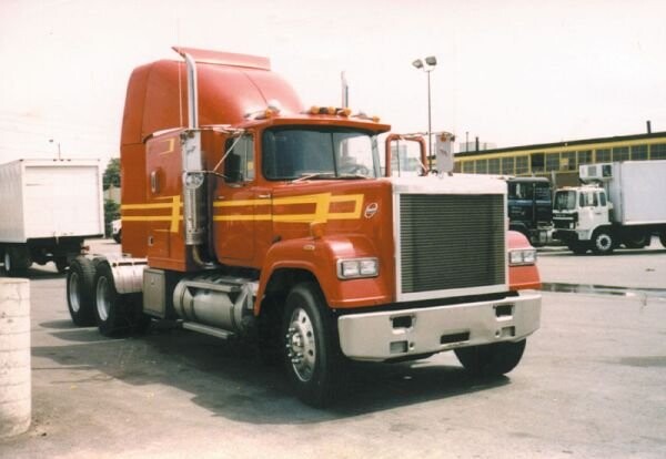 Комплект модели американского суперлайнера Italeri
Комплект модели американского суперлайнера Italeri