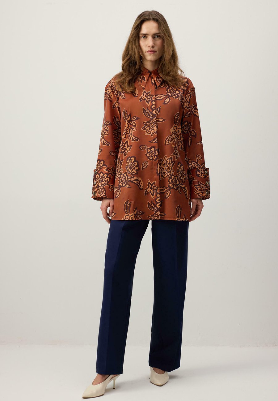 Блуза Touché Privé Button-down blouse, Brick Red/Dark Red
Блуза Touché Privé Button-down blouse, Brick Red/Dark Red