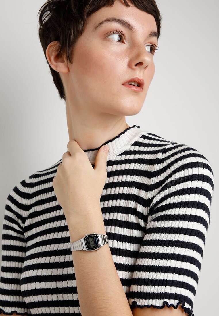 Цифровые часы Casio
Цифровые часы Casio