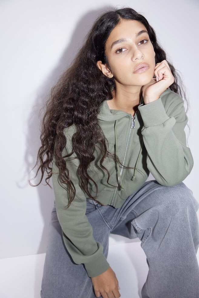 Короткая куртка с капюшоном H&M, зеленый 
Короткая куртка с капюшоном H&M, зеленый