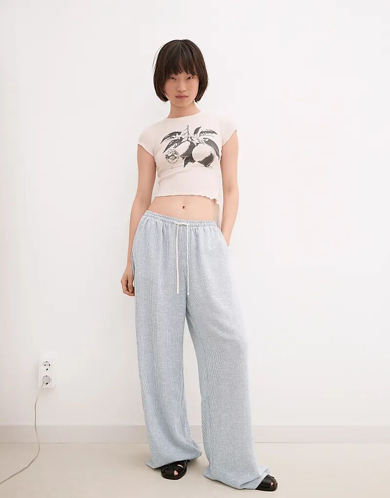 Полосатые брюки Bershka в деревенском стиле синего цвета
Полосатые брюки Bershka в деревенском стиле синего цвета