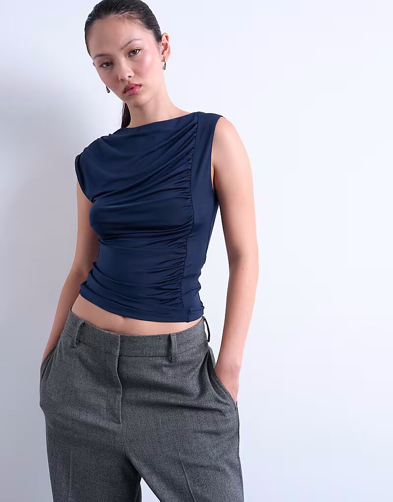 Майка с драпировкой и сборками, темно-синего цвета Topshop
Майка с драпировкой и сборками, темно-синего цвета Topshop