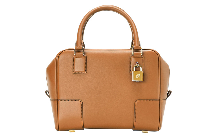 LOEWE Квадратная сумка Amazona 19 из напповой телячьей кожи в теплом пустынном оттенке
LOEWE Квадратная сумка Amazona 19 из напповой телячьей кожи в теплом пустынном оттенке