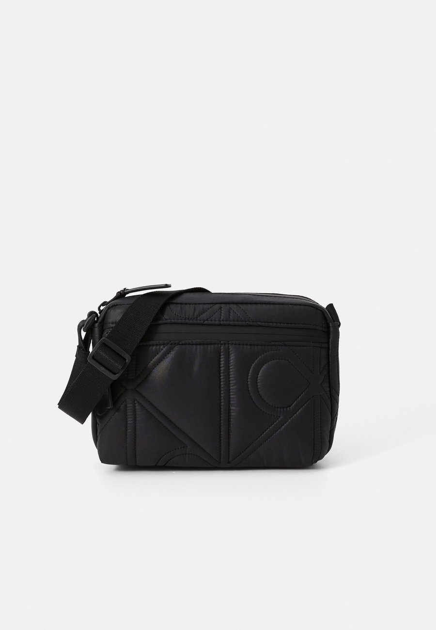 Сумка кросс-боди Calvin Klein PUFFER EMBLEM, Black
Сумка кросс-боди Calvin Klein PUFFER EMBLEM, Black