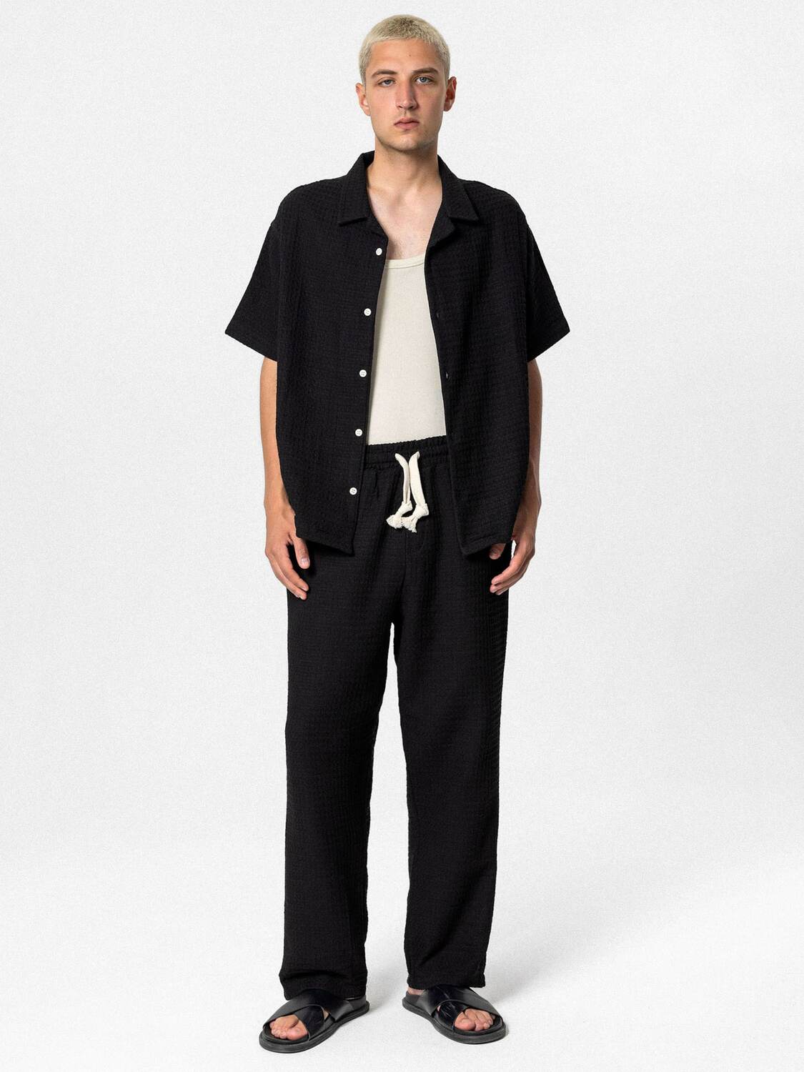 VAMOS CLO Комфортный спортивный костюм в черном цвете
VAMOS CLO Комфортный спортивный костюм в черном цвете