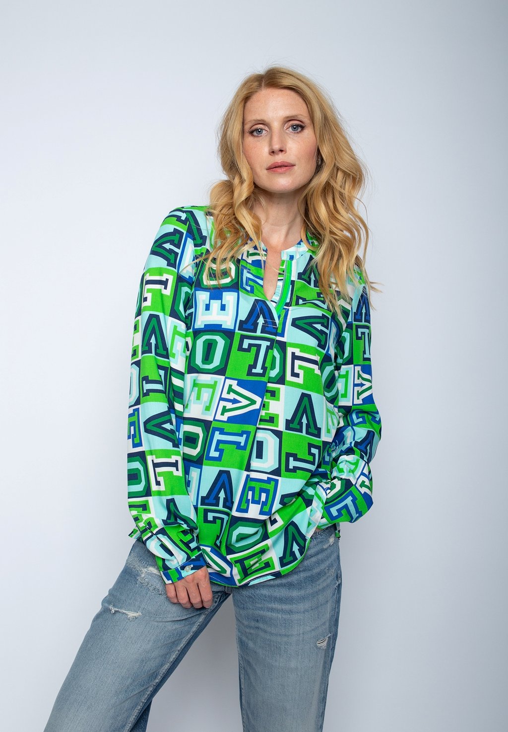 Блуза Emily van den Bergh, мультиколор
Блуза Emily van den Bergh, мультиколор