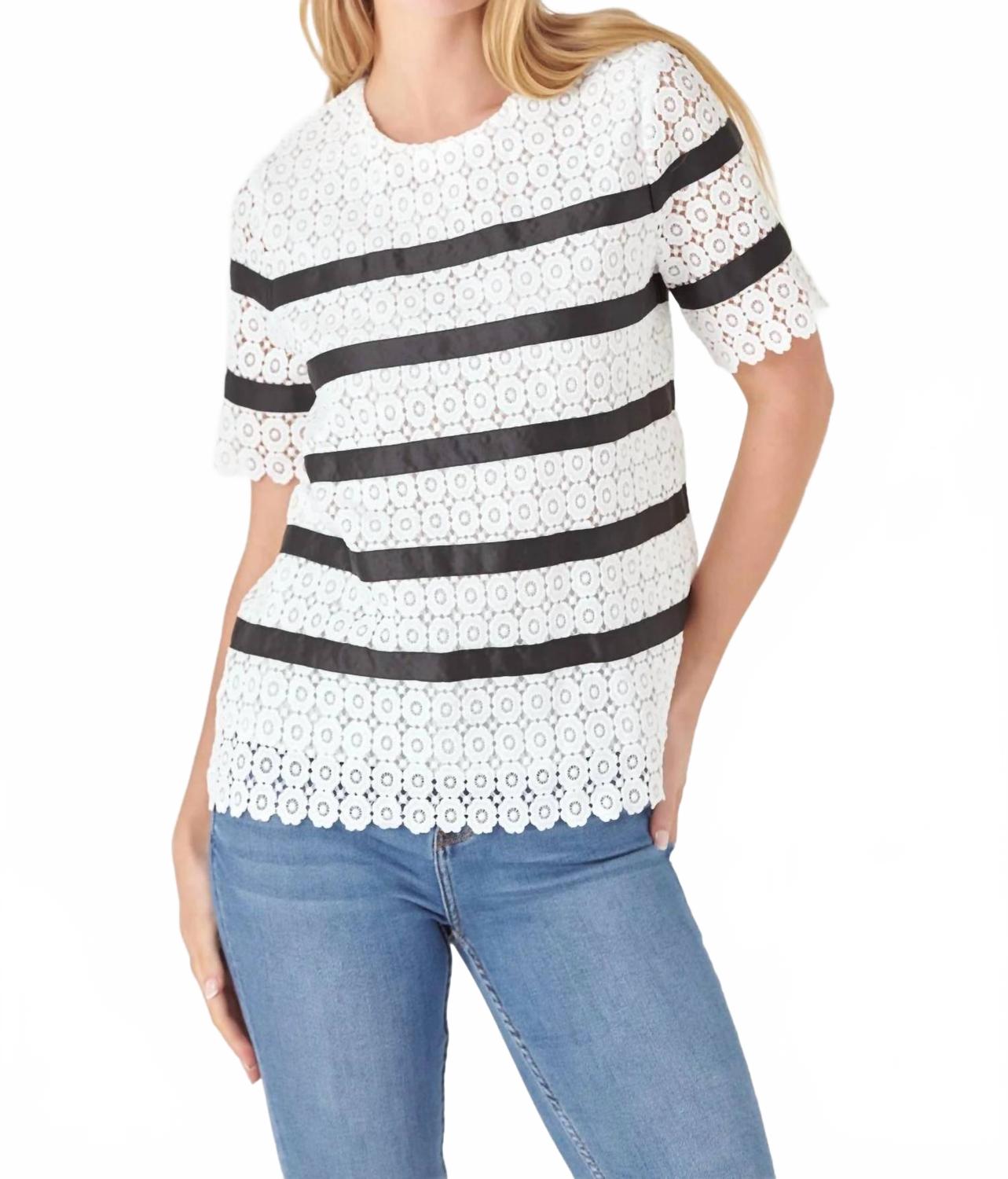 Полосатый топ с коротким рукавом и кружевом в мультиколоре English Factory
Полосатый топ с коротким рукавом и кружевом в мультиколоре English Factory