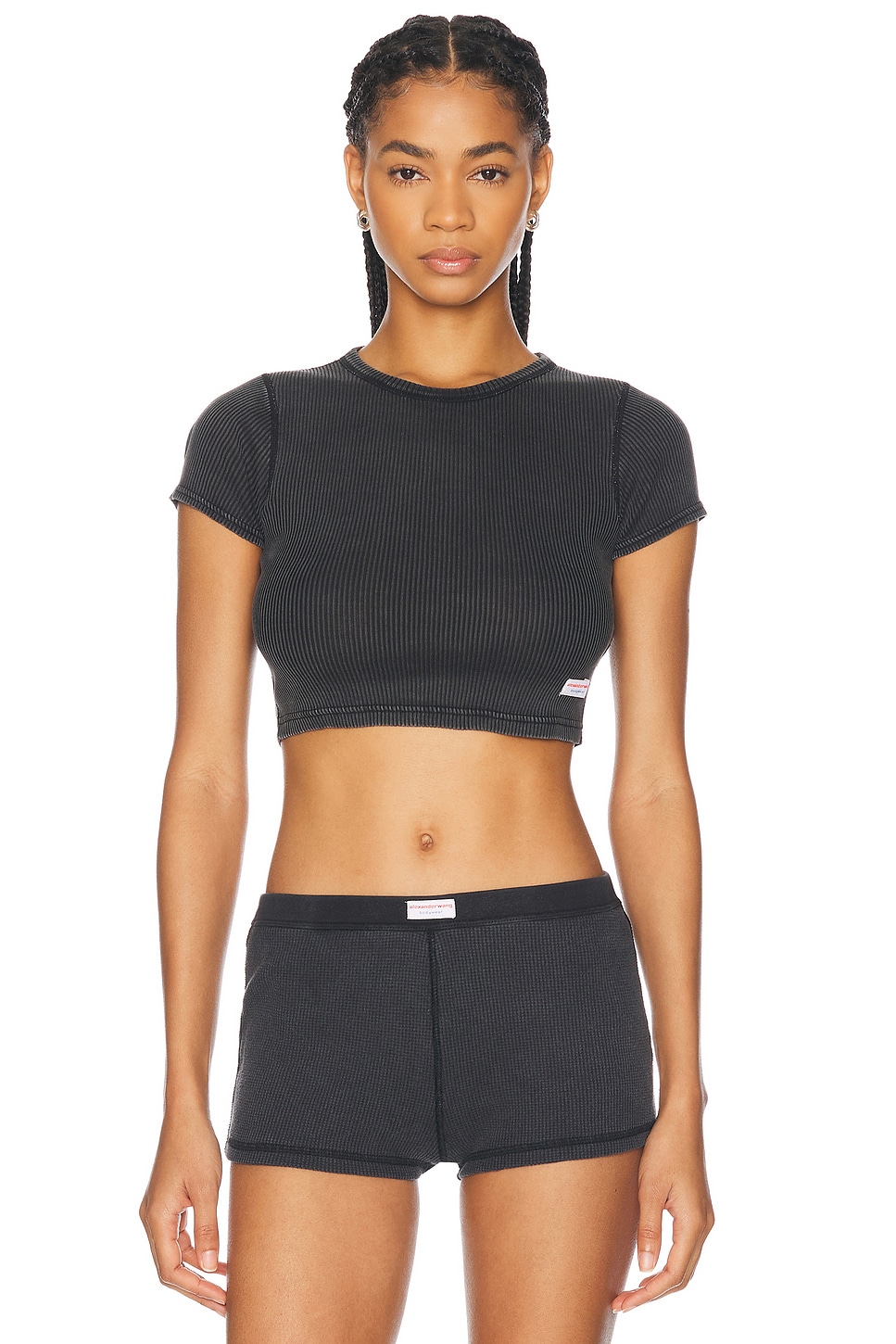 Укороченная футболка с короткими рукавами Alexander Wang, цвет Washed Black
Укороченная футболка с короткими рукавами Alexander Wang, цвет Washed Black