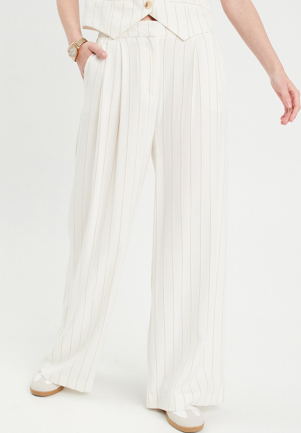 Брюки MIT BÜGELFALTEN Cache Cache, белый
Брюки MIT BÜGELFALTEN Cache Cache, белый