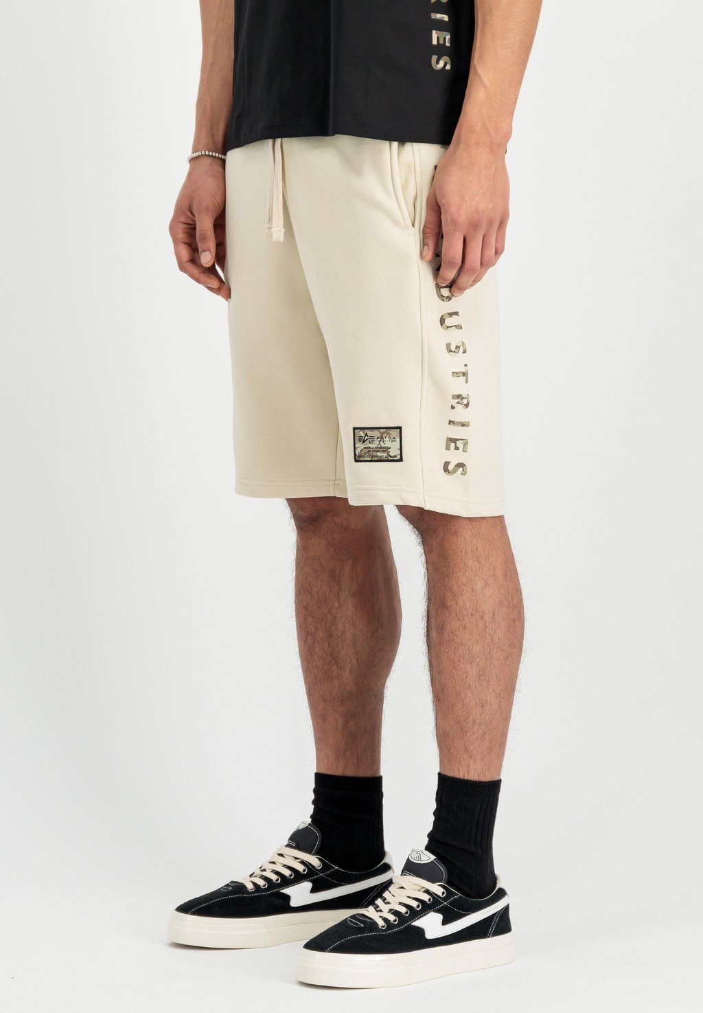 Шорты CAMO JOGGER - Tracksuit bottoms Alpha Industries, белый
Шорты CAMO JOGGER - Tracksuit bottoms Alpha Industries, белый