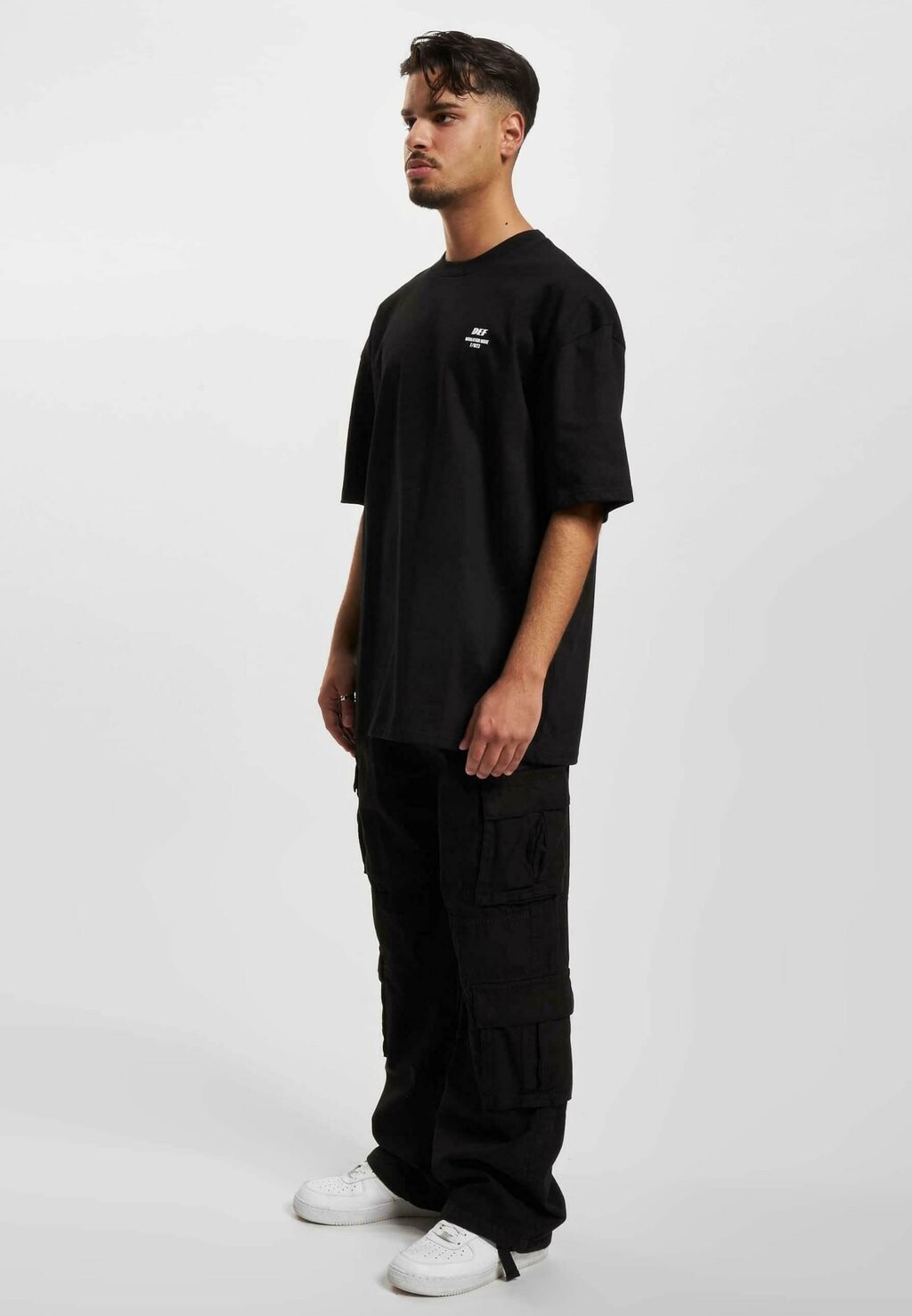 Футболка с принтом BUSY DEF, черный
Футболка с принтом BUSY DEF, черный