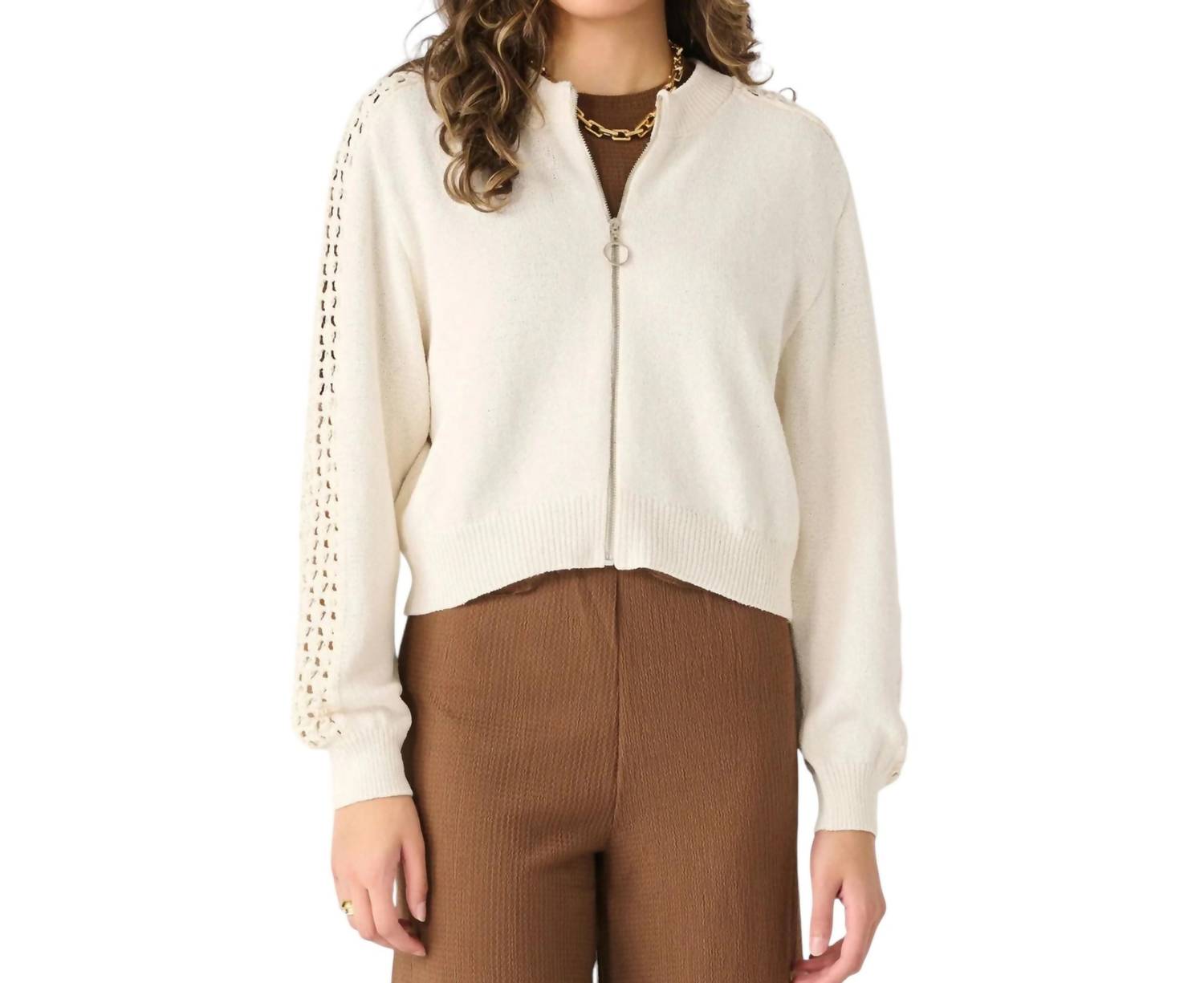 Свитер-бомбер с рукавами крючком цвета слоновой кости Dex
Свитер-бомбер с рукавами крючком цвета слоновой кости Dex