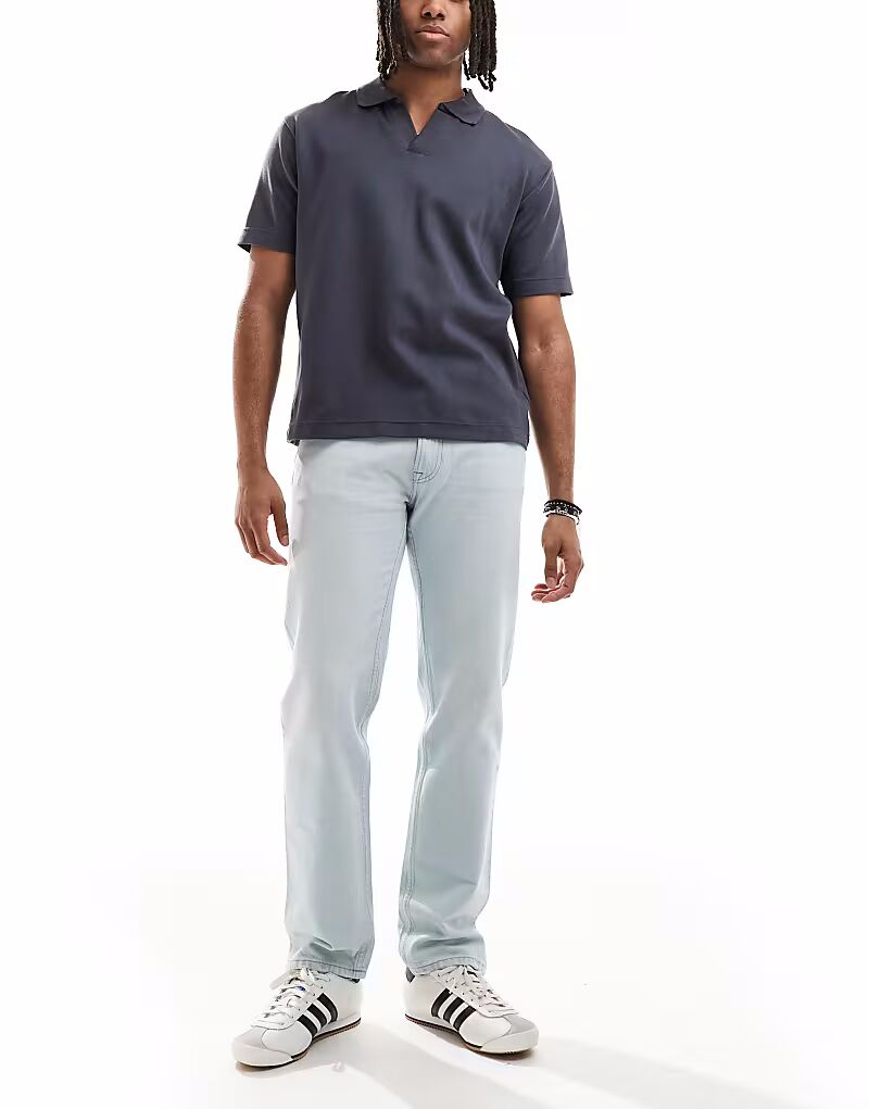 Стандартные прямые джинсы Calvin Klein Jeans с эффектом выгорания на солнце
Стандартные прямые джинсы Calvin Klein Jeans с эффектом выгорания на солнце