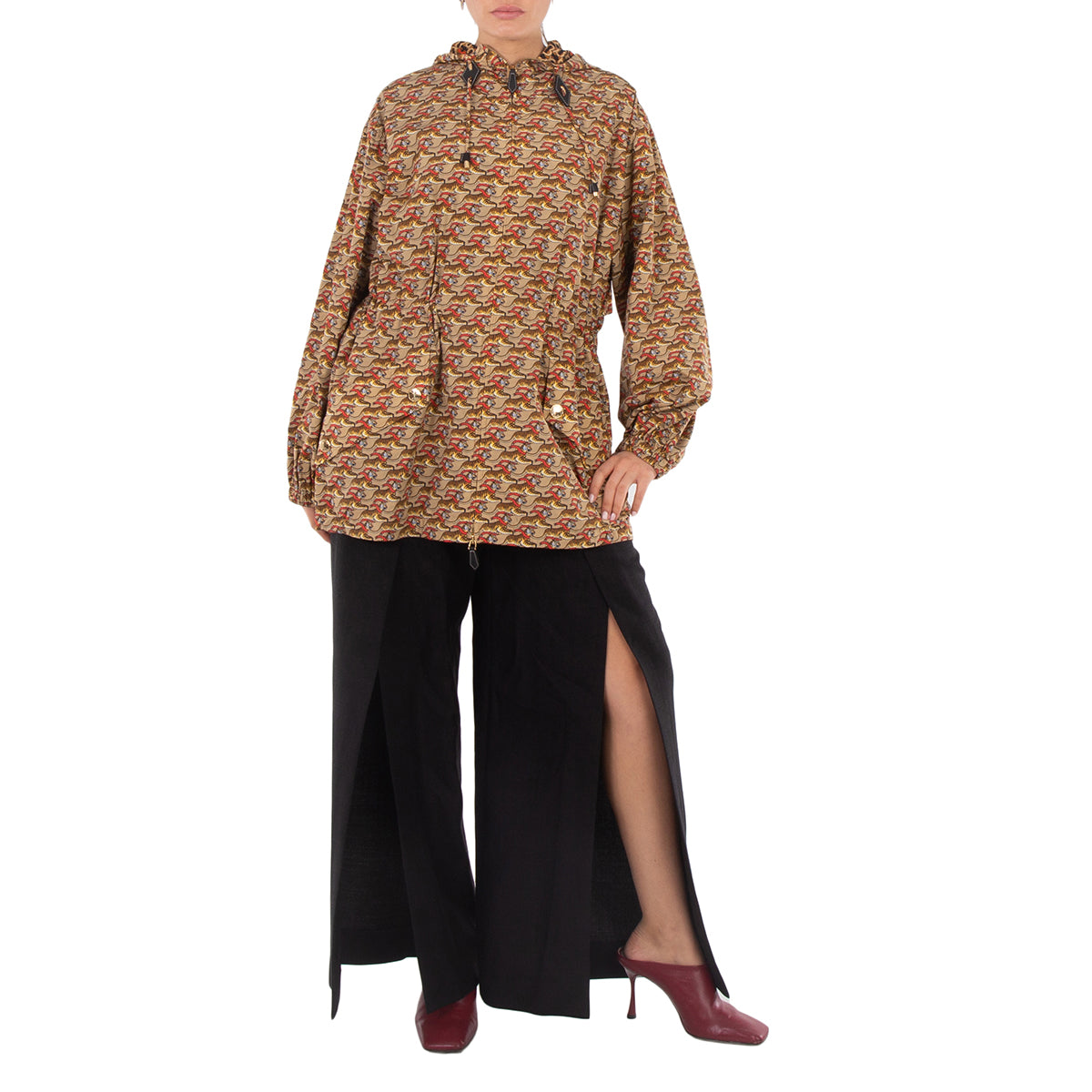 Burberry Женская куртка с капюшоном легкая медово-бежевая с тигровым принтом, размер бренда 10 (американский размер 8)
Burberry Женская куртка с капюшоном легкая медово-бежевая с тигровым принтом, размер бренда 10 (американский размер 8)