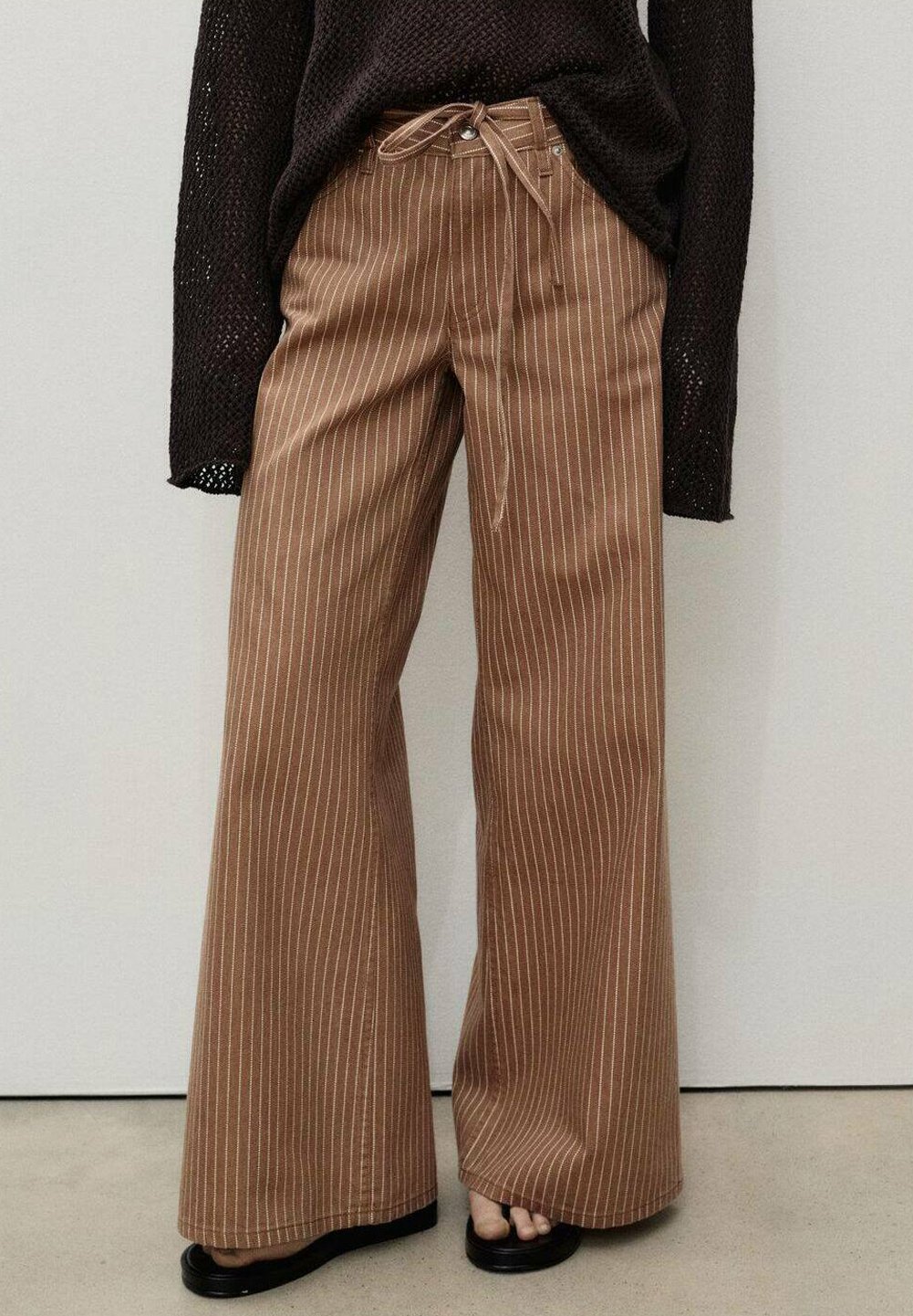 Брюки Mango, коричневый
Брюки Mango, коричневый