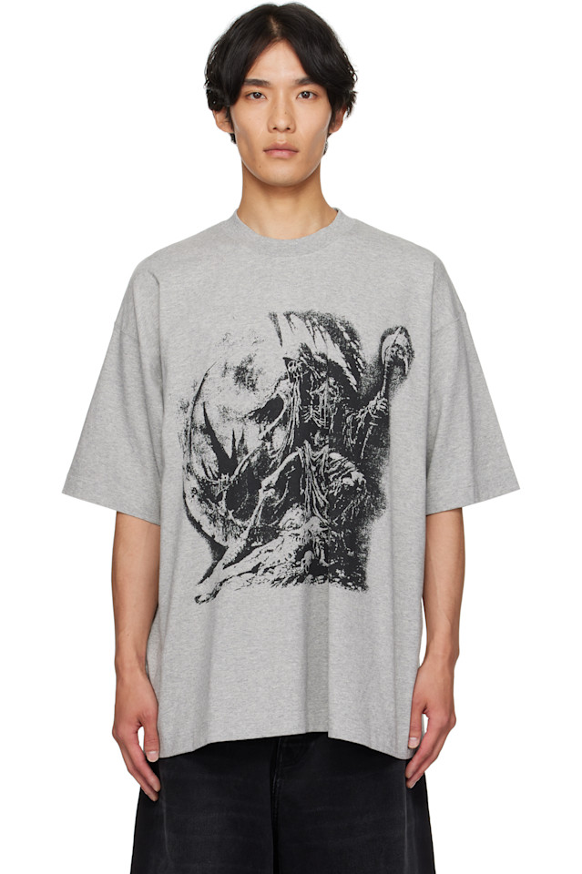 Vetements Серая готическая футболка оверсайз
Vetements Серая готическая футболка оверсайз