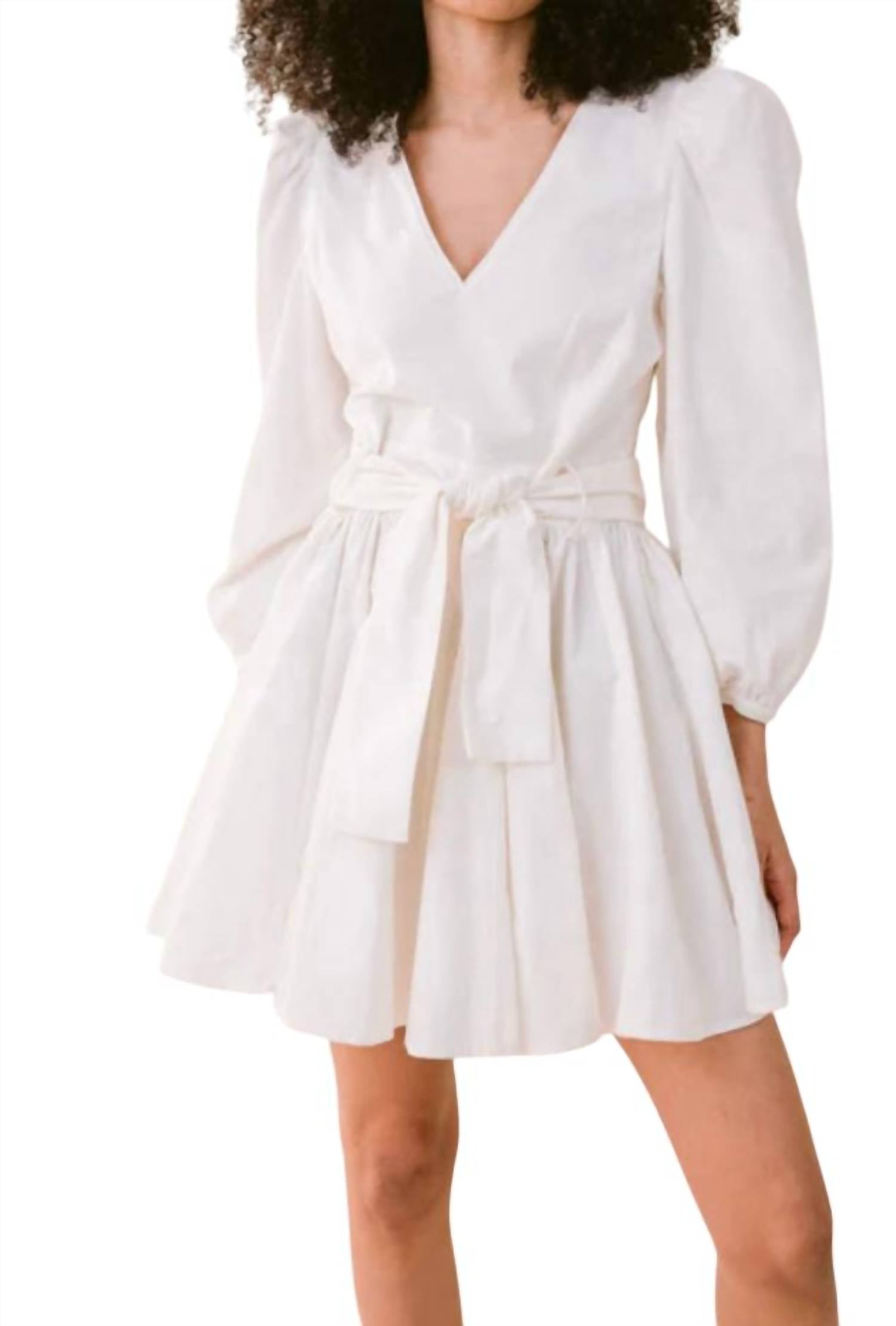 Мини-платье Emma в кремовом цвете LAROQUE
Мини-платье Emma в кремовом цвете LAROQUE