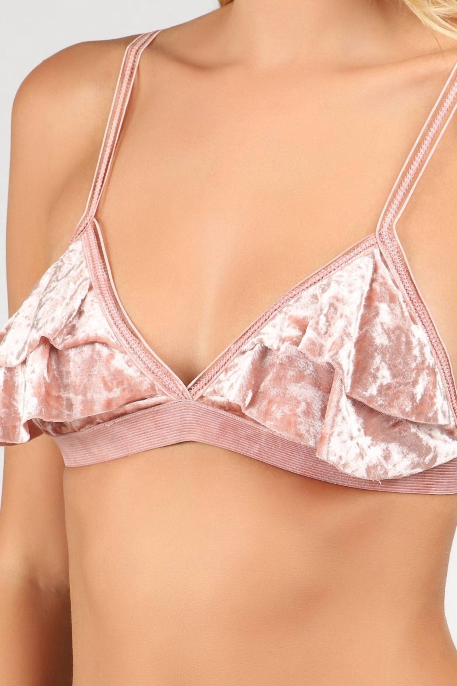 Бюстгальтер-бралетт с регулируемыми бретельками и бархатной отделкой, цвет пыльно-розовый POL
Бюстгальтер-бралетт с регулируемыми бретельками и бархатной отделкой, цвет пыльно-розовый POL