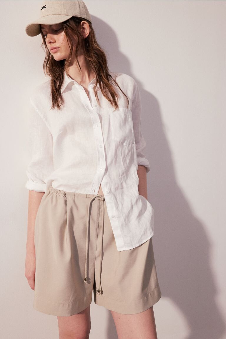 Плиссированные шорты H&M, бежевый
Плиссированные шорты H&M, бежевый