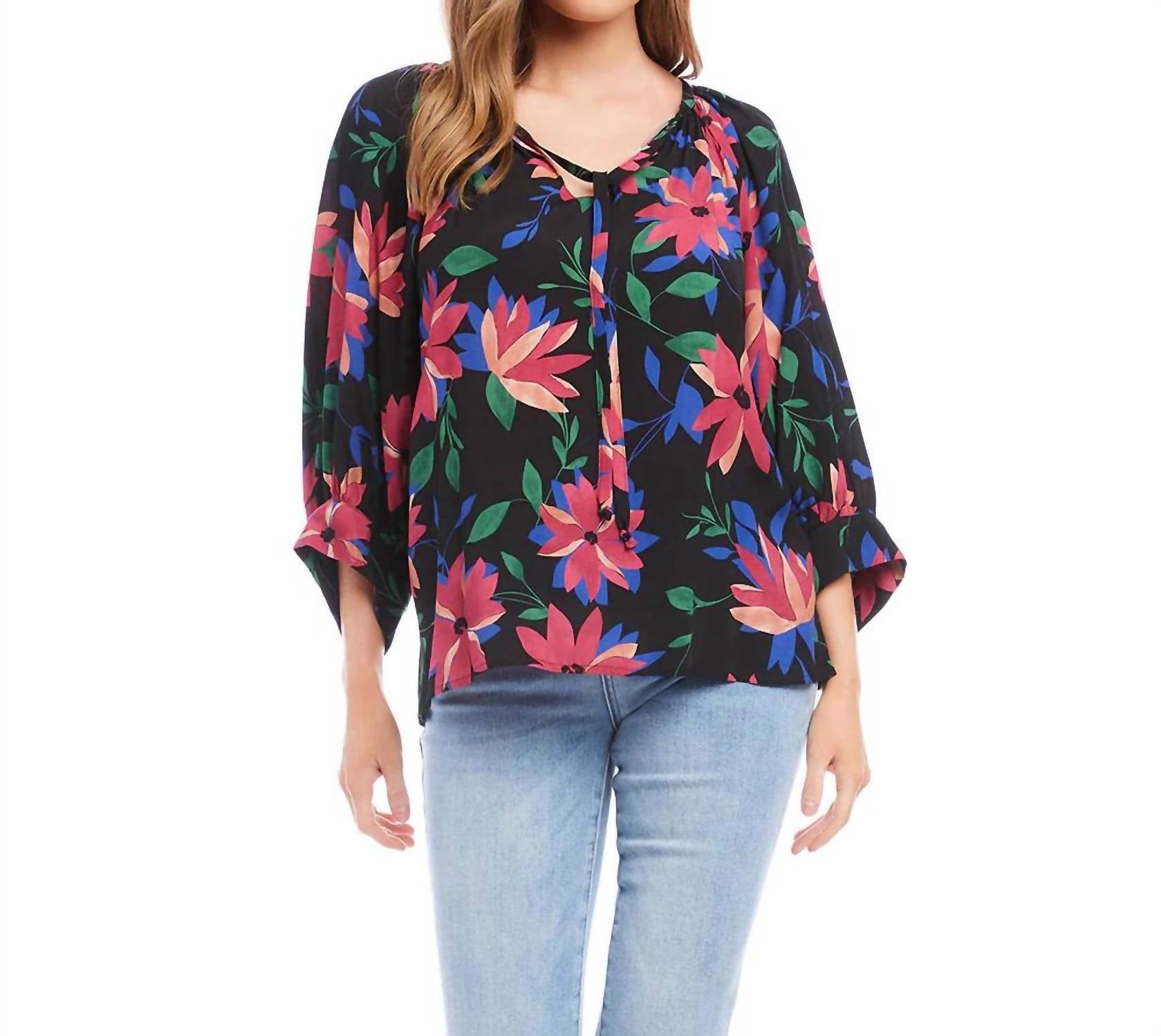 Karen Kane Топ Faye с цветочным принтом и рукавами-блузонами, в черном, синем, зеленом и розовом цветах
Karen Kane Топ Faye с цветочным принтом и рукавами-блузонами, в черном, синем, зеленом и розовом цветах