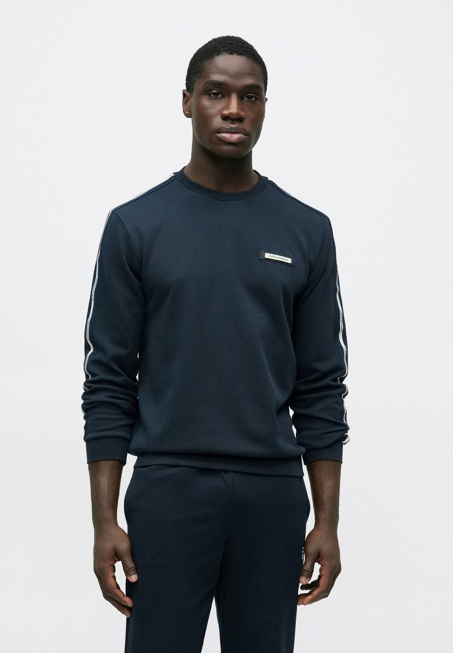 Толстовка EA7 Emporio Armani TRAIN LOGO SERIES UNISEX, Blue/Dark Blue
Толстовка EA7 Emporio Armani TRAIN LOGO SERIES UNISEX, Blue/Dark Blue