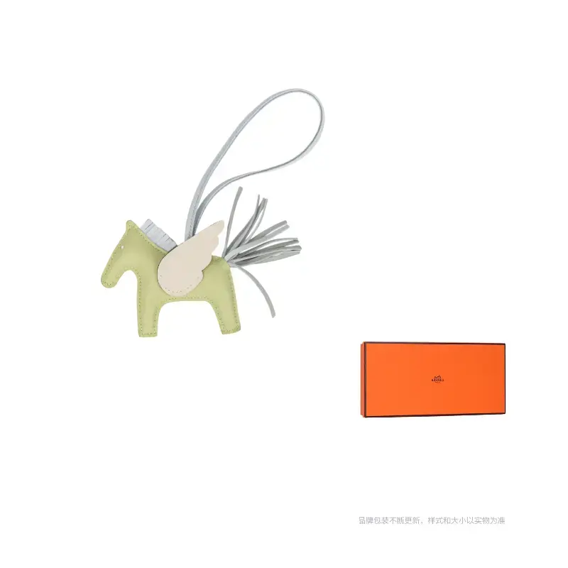 HERMES Подвеска из овчины Rodeo Pegase унисекс авокадо, Avocado
HERMES Подвеска из овчины Rodeo Pegase унисекс авокадо, Avocado