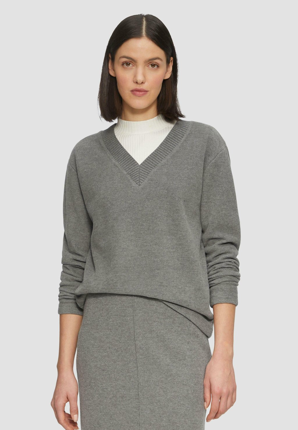 Джемпер V-AUSSCHNITT s.Oliver, темно-серый
Джемпер V-AUSSCHNITT s.Oliver, темно-серый