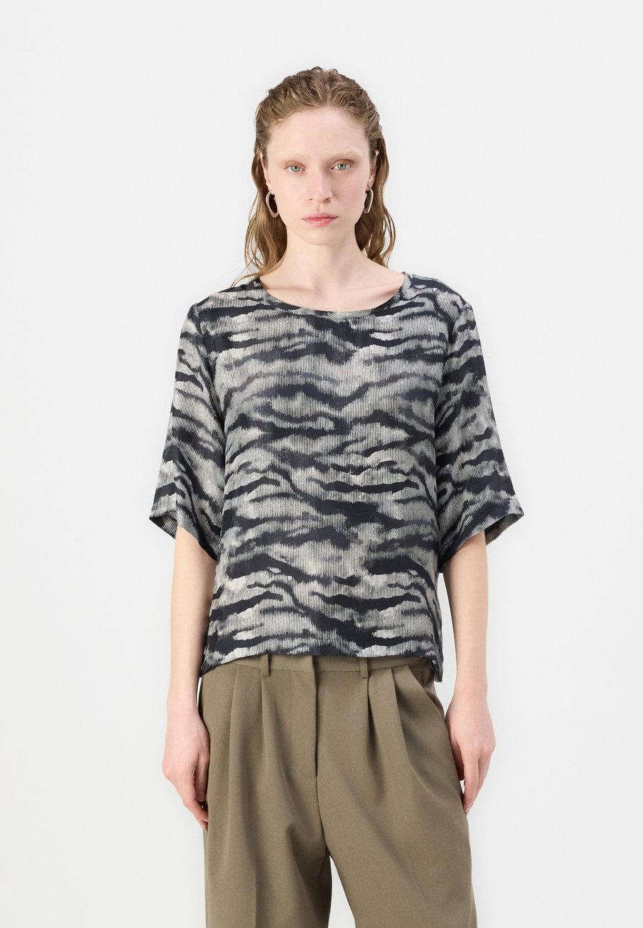 Блуза DRYKORN DIEDRA, Black
Блуза DRYKORN DIEDRA, Black