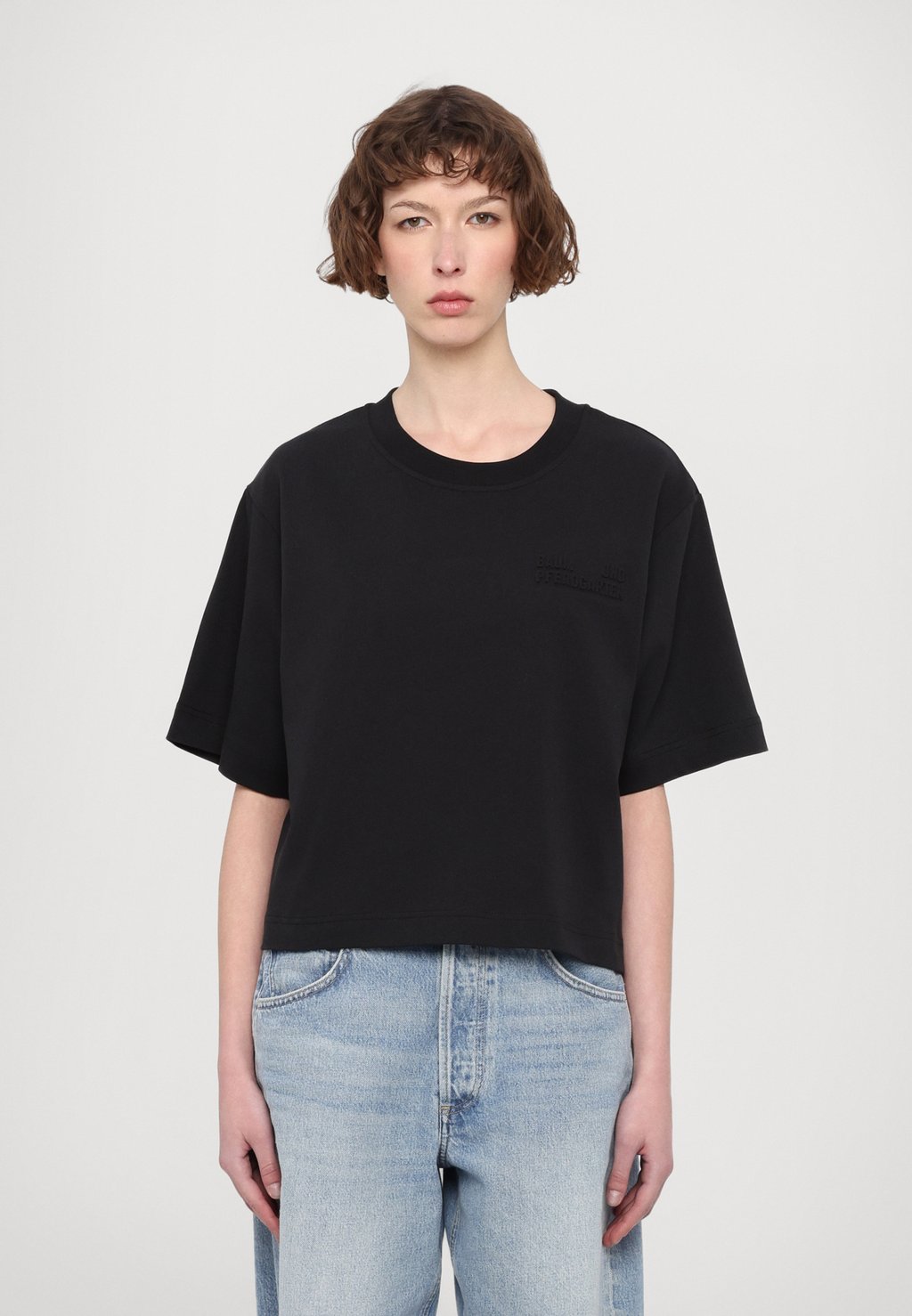 Базовая футболка JIANA Baum und Pferdgarten, черный
Базовая футболка JIANA Baum und Pferdgarten, черный