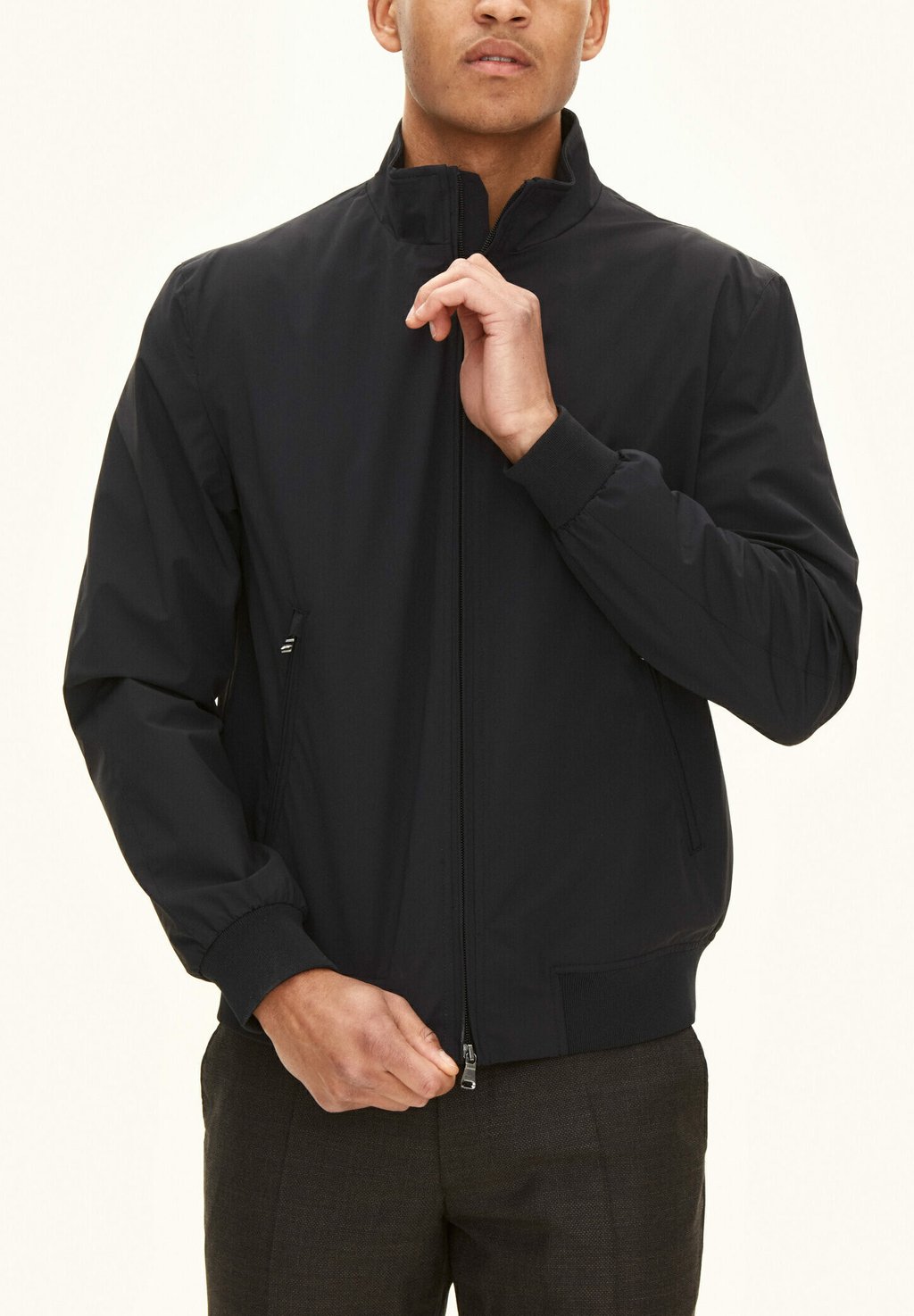 Куртка-бомбер Oscar Jacobson, темно-синий
Куртка-бомбер Oscar Jacobson, темно-синий