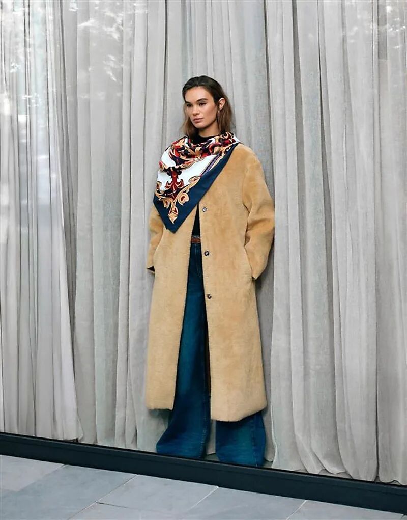 Шуба ASOS DESIGN без воротника из искусственной шерсти бисквитного цвета
Шуба ASOS DESIGN без воротника из искусственной шерсти бисквитного цвета