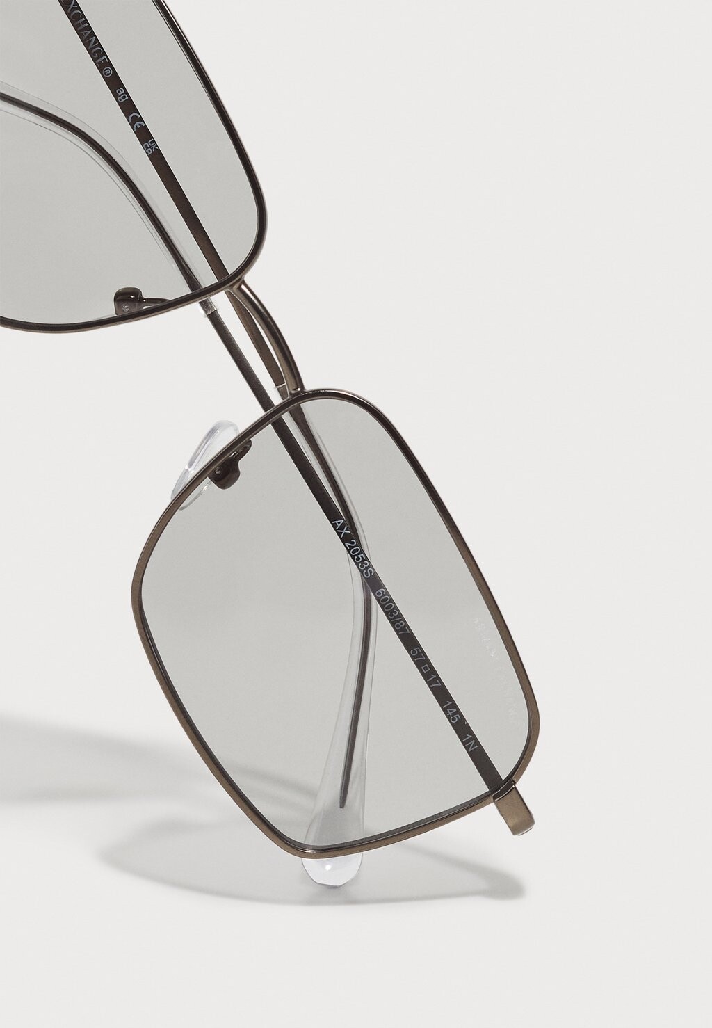 Солнцезащитные очки Armani Exchange, бронза
Солнцезащитные очки Armani Exchange, бронза