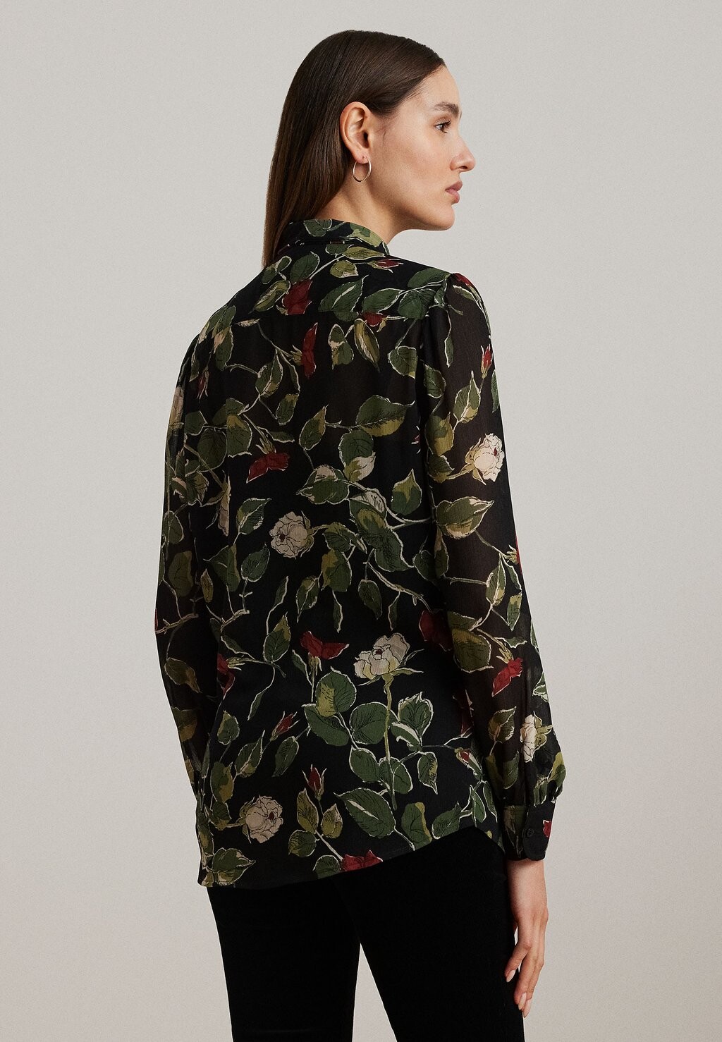 Блузка на пуговицах FLORAL CRINKLE GEORGETTE TIE NECK BLOUSE Lauren Ralph Lauren, черный
Блузка на пуговицах FLORAL CRINKLE GEORGETTE TIE NECK BLOUSE Lauren Ralph Lauren, черный