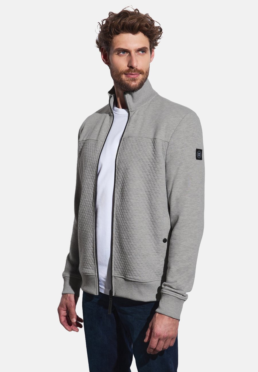 Толстовка Street One MEN MIT 3D-STRUKTUR, Grau/Metallic Grey
Толстовка Street One MEN MIT 3D-STRUKTUR, Grau/Metallic Grey